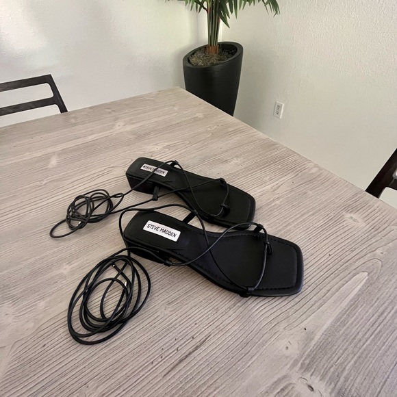 FINAL SALE-Steve Madden- Claremont sandal in black size 9 - Picture 10 of 10